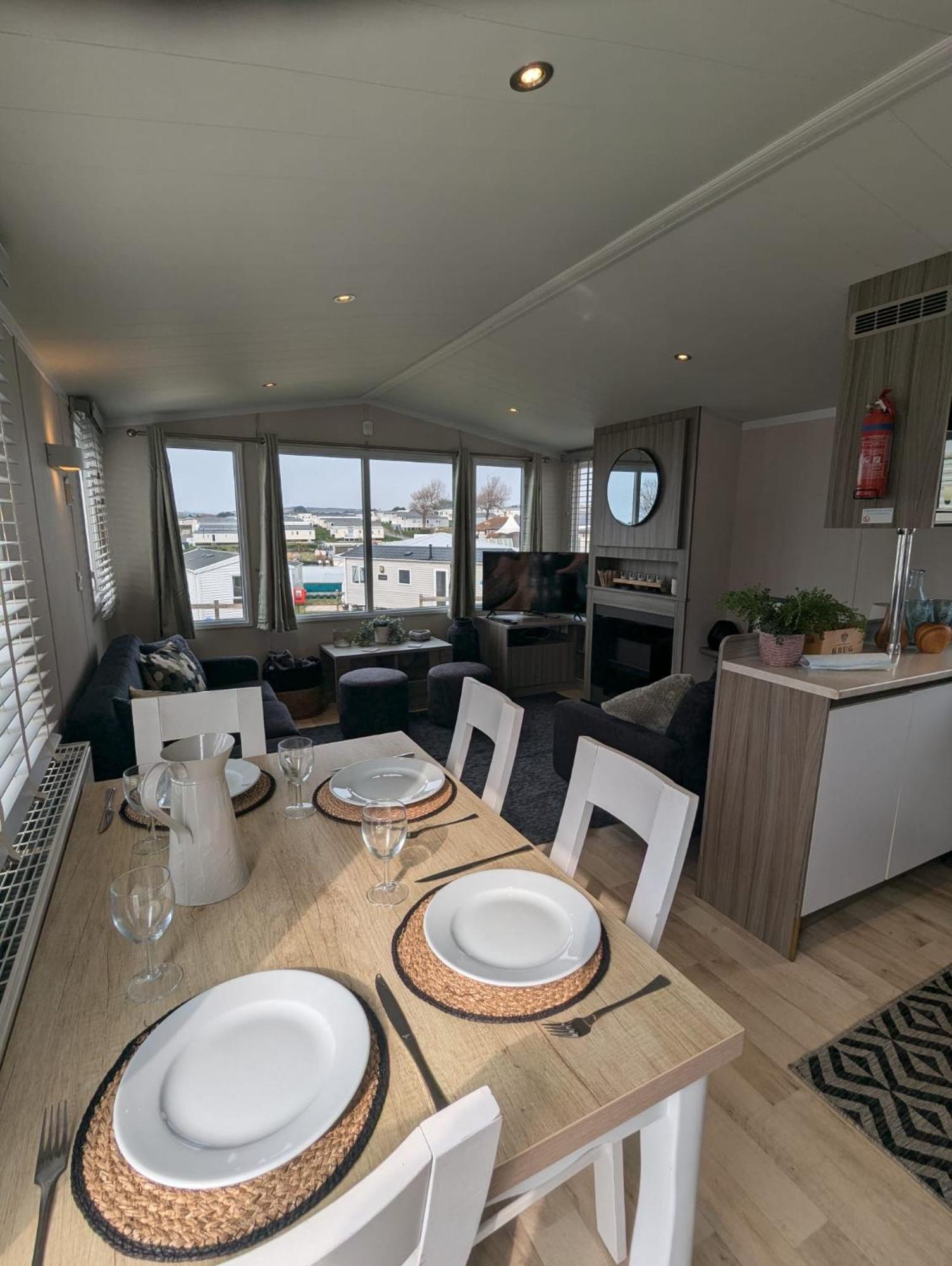 Beautifully Presented Dog Friendly Caravan On Very Popular Littlesea Holiday Haven Park Weymouth Wyke Regis Dış mekan fotoğraf